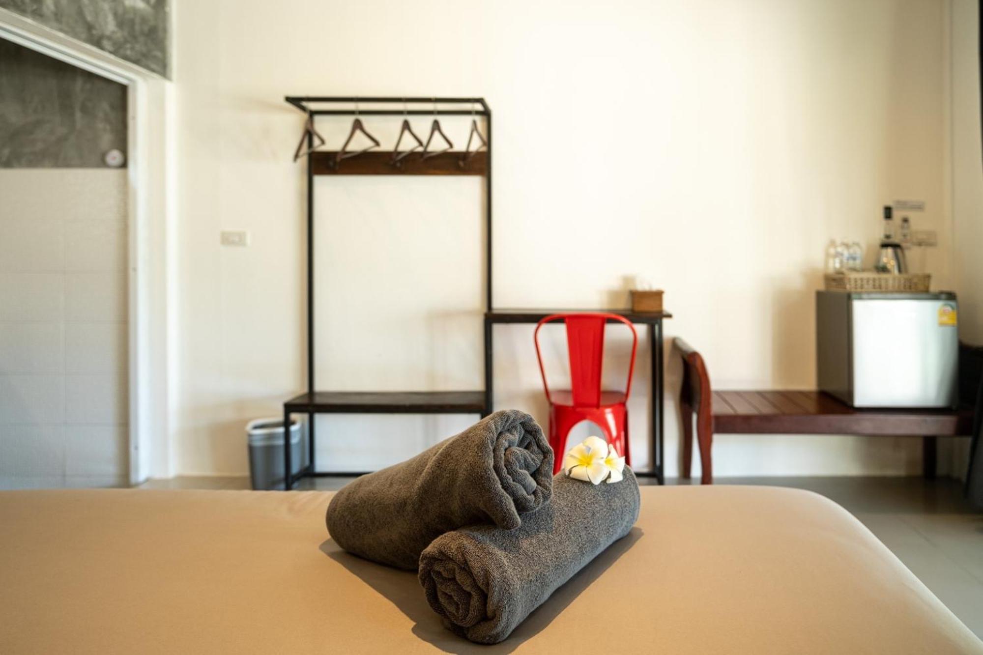 All At Sea Beach Resort Baan Tai Bagian luar foto