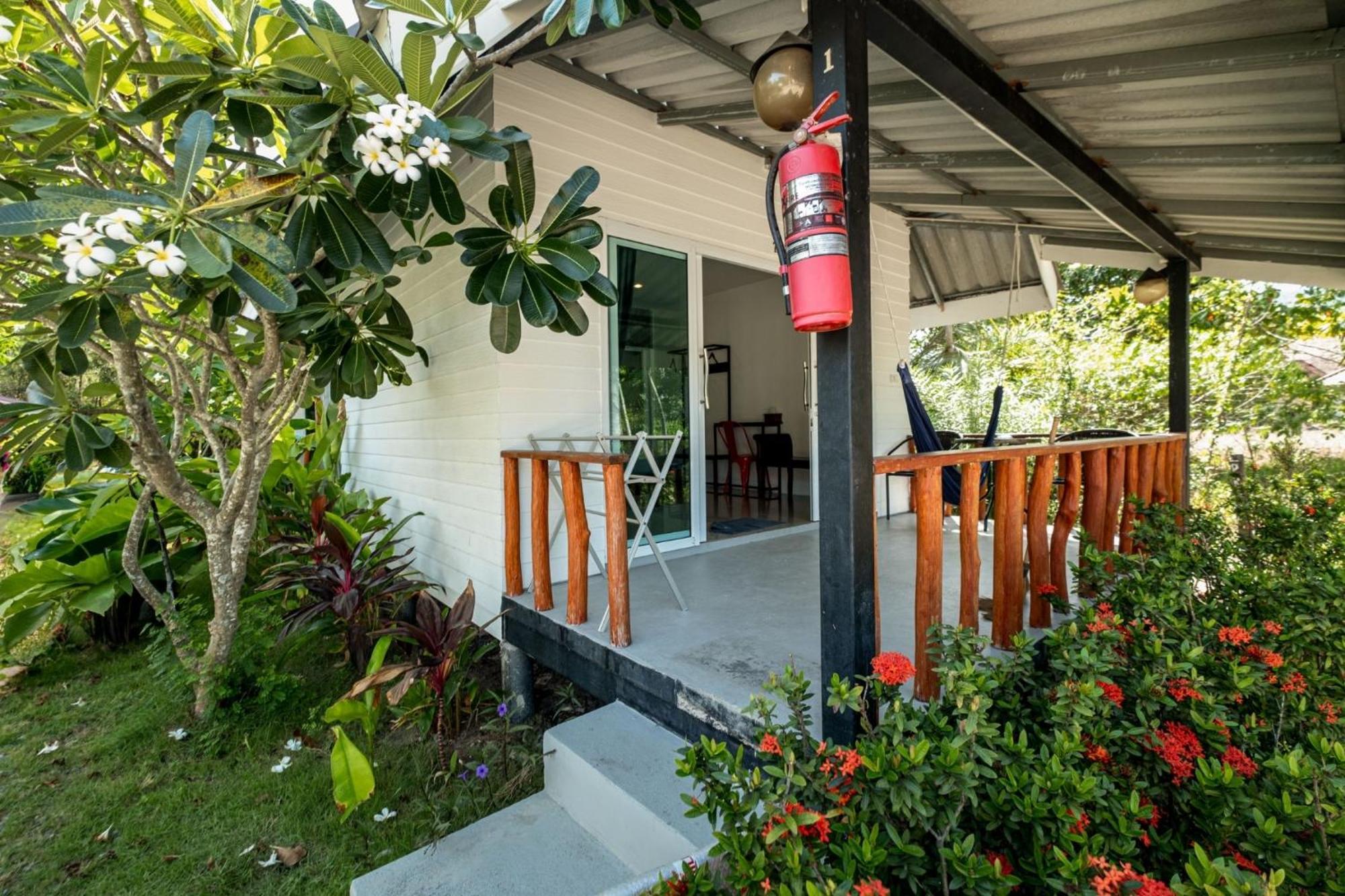 All At Sea Beach Resort Baan Tai Bagian luar foto